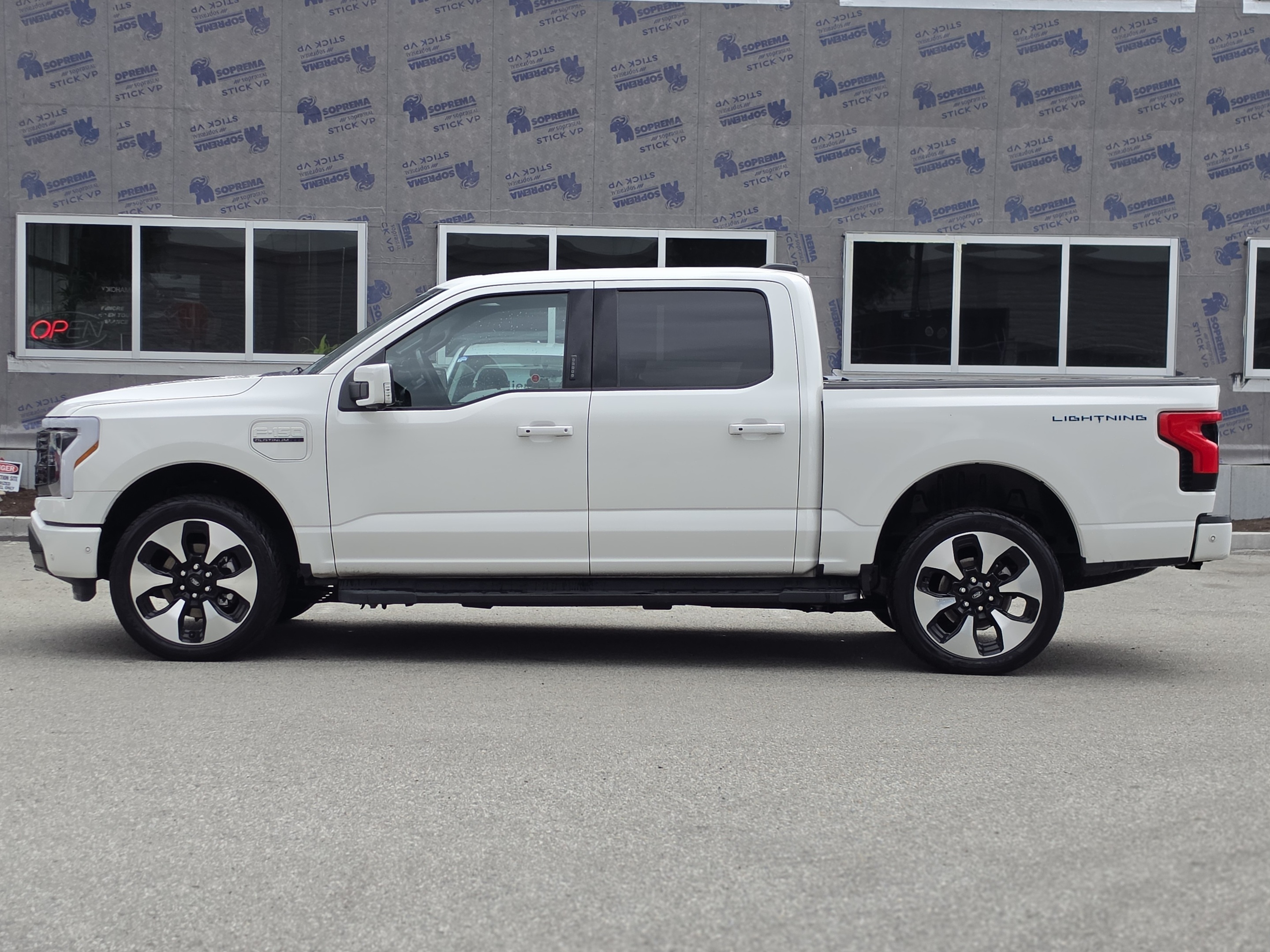 2023 Ford F-150 Lightning 